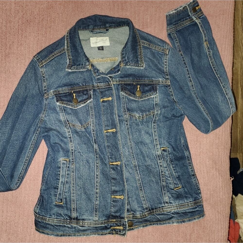 Universal Thread medium-wash Denim Jacket - Picture 3 of 6